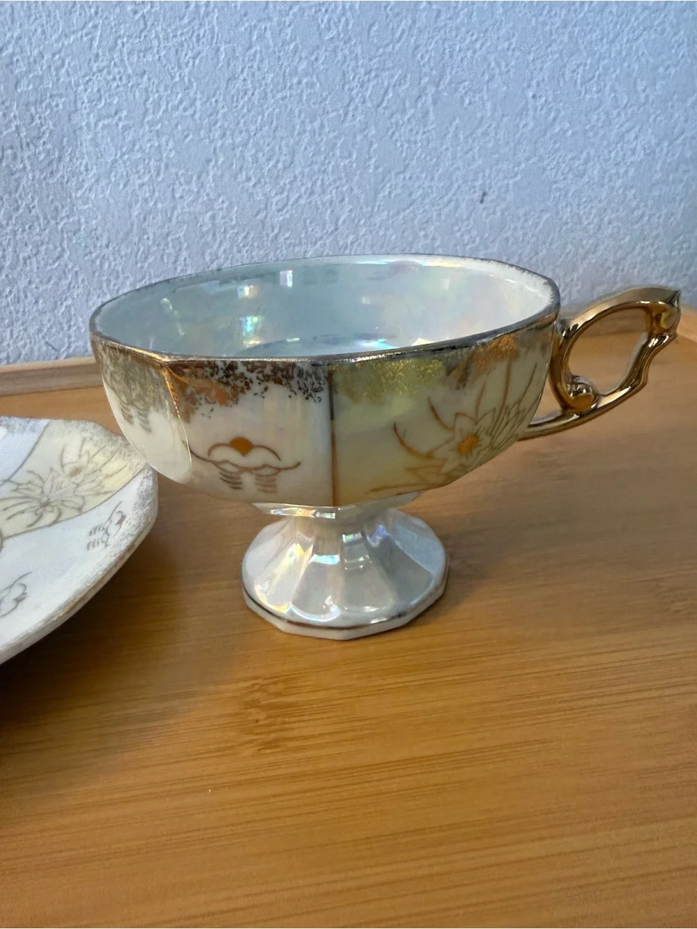 Fredroberts Set of 2 Iridescent teacups and Saucers - Pink & Light Blue